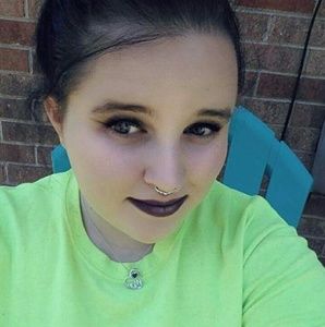 Meet your Posher, Alexis